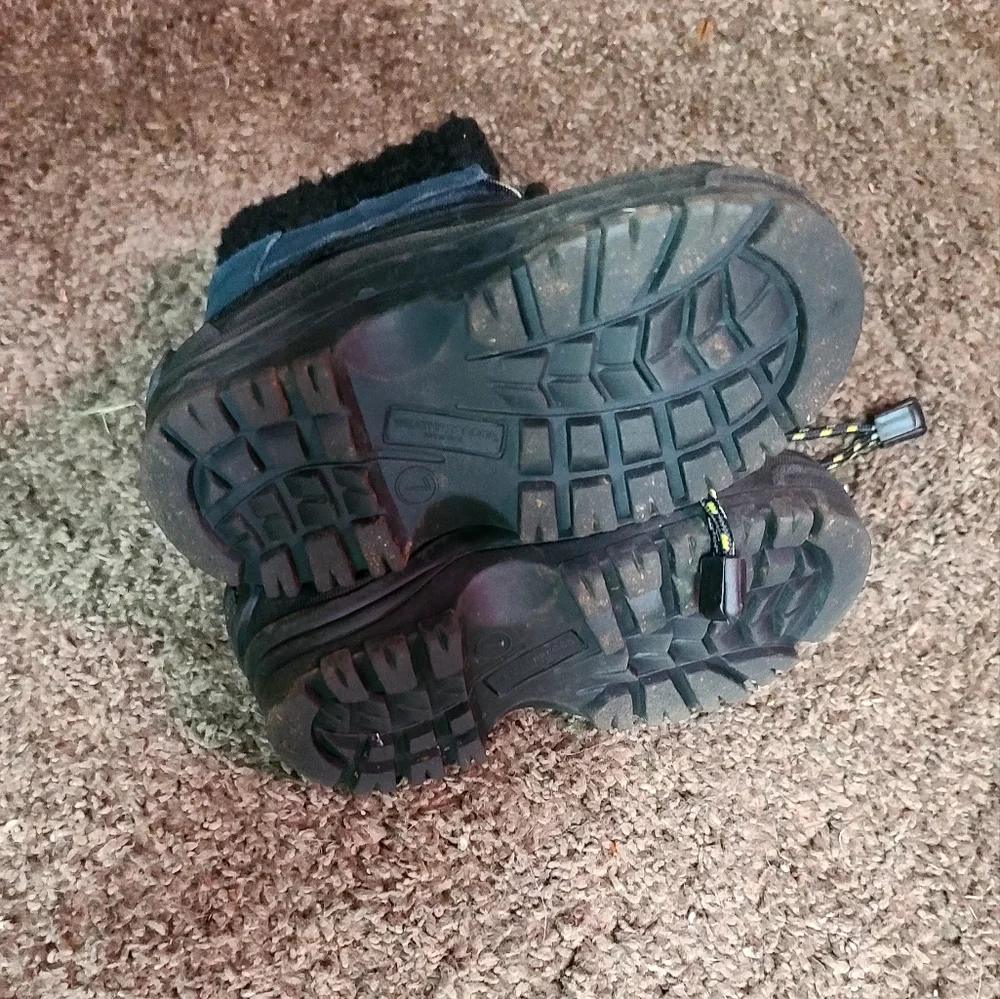 HOST PICK! 🎉🎊Timberland kids snow boots sz7M - Picture 2 of 5